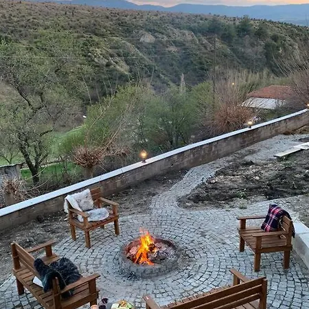 בית נופש Boutique Stone House In The Kaz Mountains