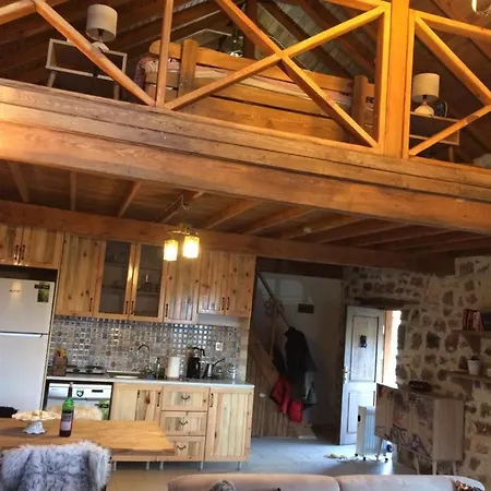 בית נופש Boutique Stone House In The Kaz Mountains *