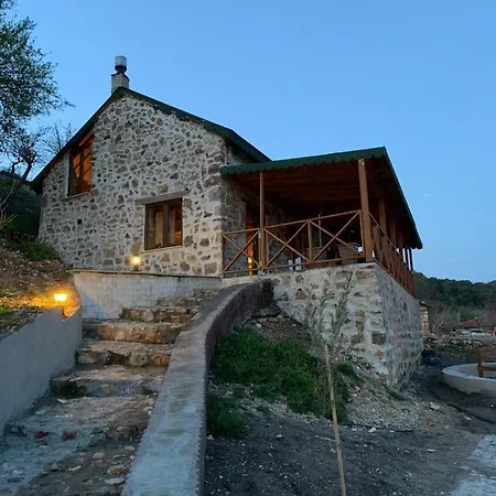 בית נופש Boutique Stone House In The Kaz Mountains *